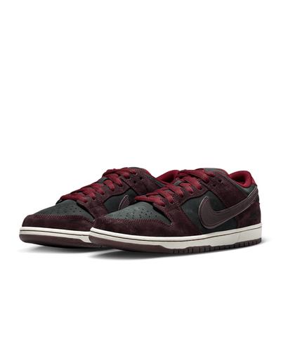 Nike SB Dunk Low "Night of Mischief"